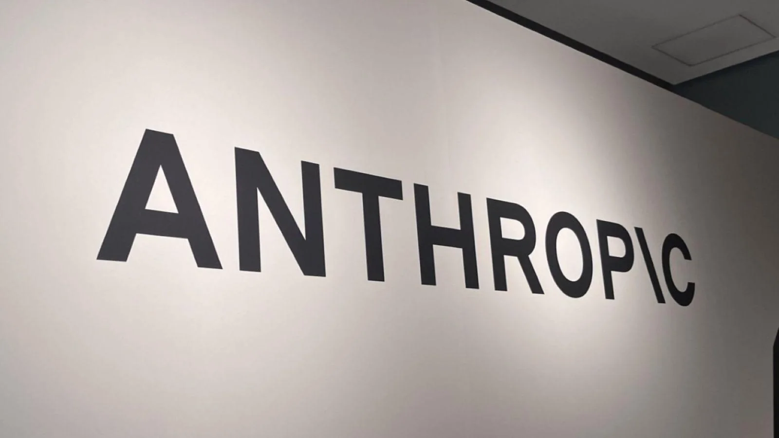 Anthropic Nears a $900 Billion Valuation, Topping OpenAI