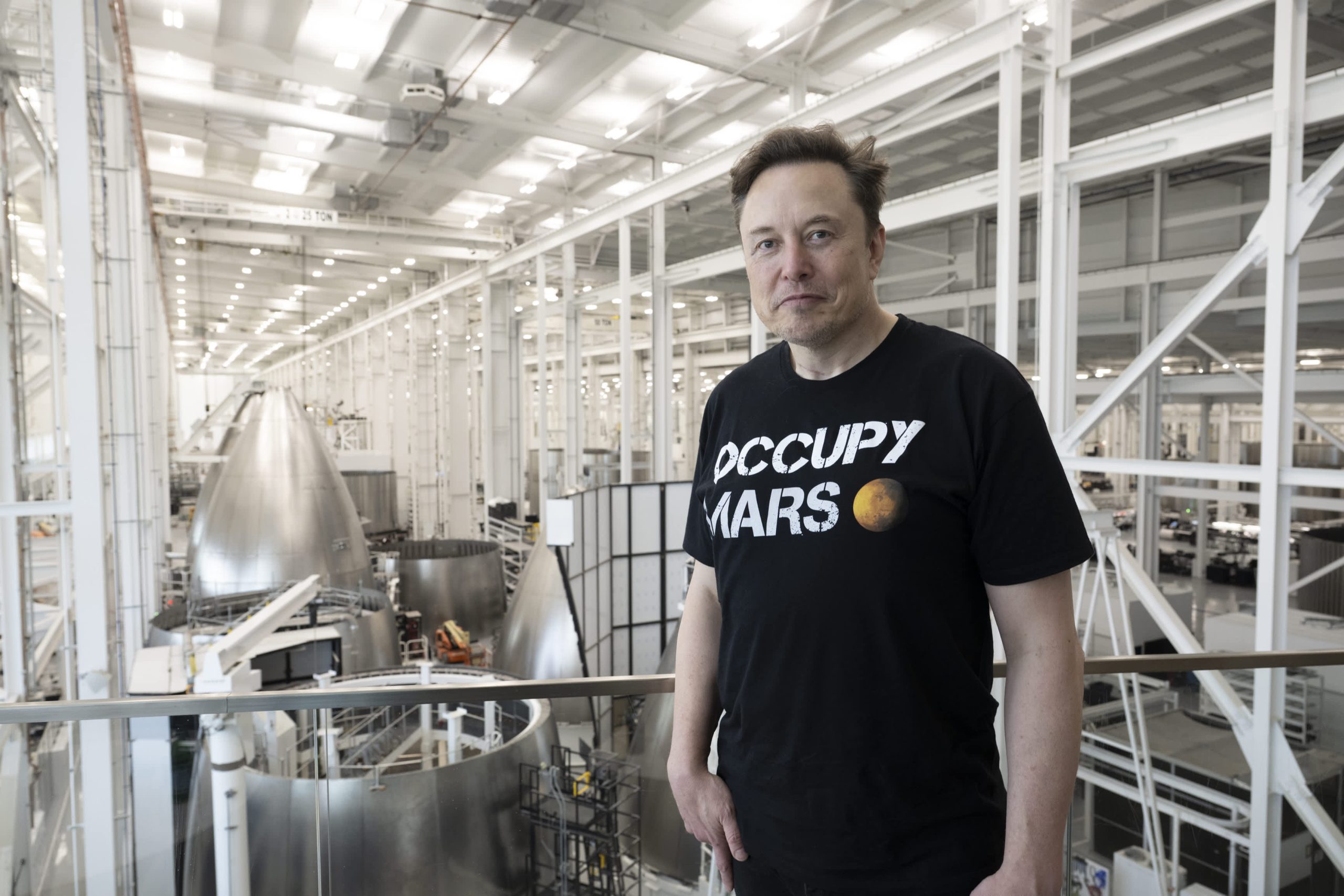 SpaceX Prices IPO at $135 a Share, Raising About $75 Billion
