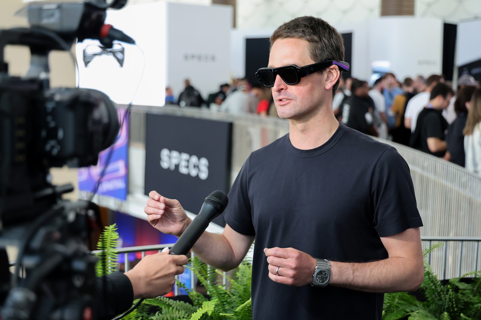 Apple Cuts Vision Team Staff as Its Focus Shifts to AI Glasses