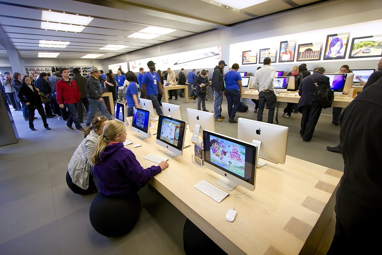 Apple Studies New Ways to Raise App Store Revenue