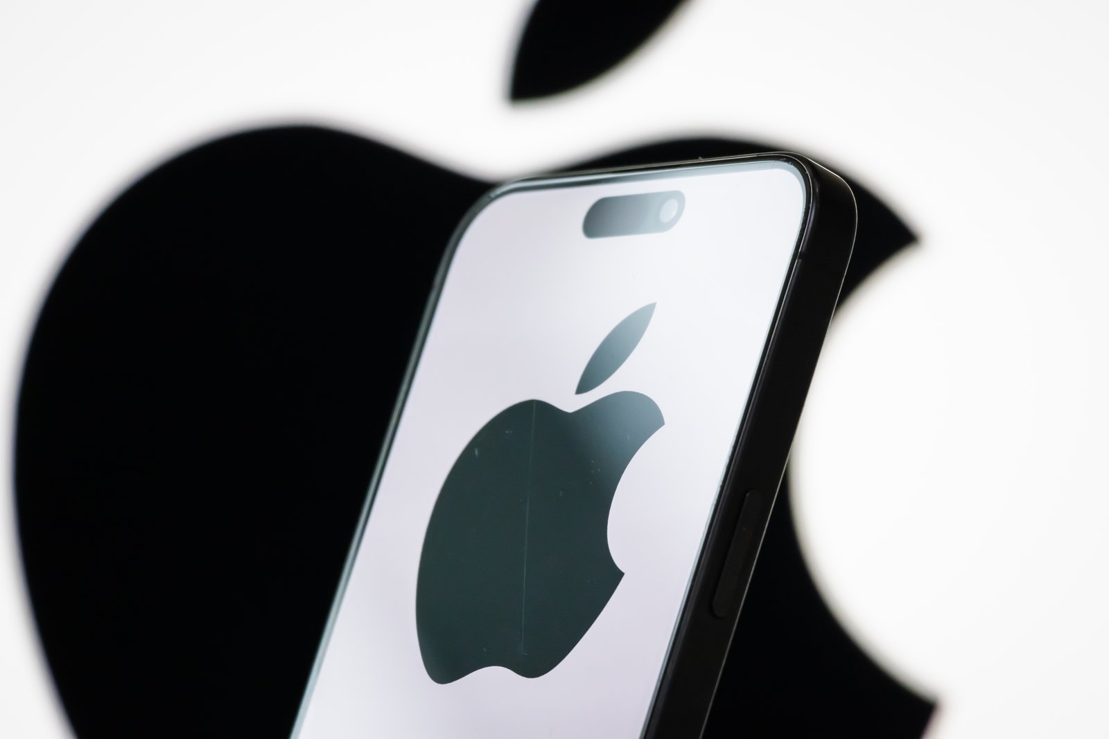 iPhone 17 Price Rise Expected as Memory Costs Bite