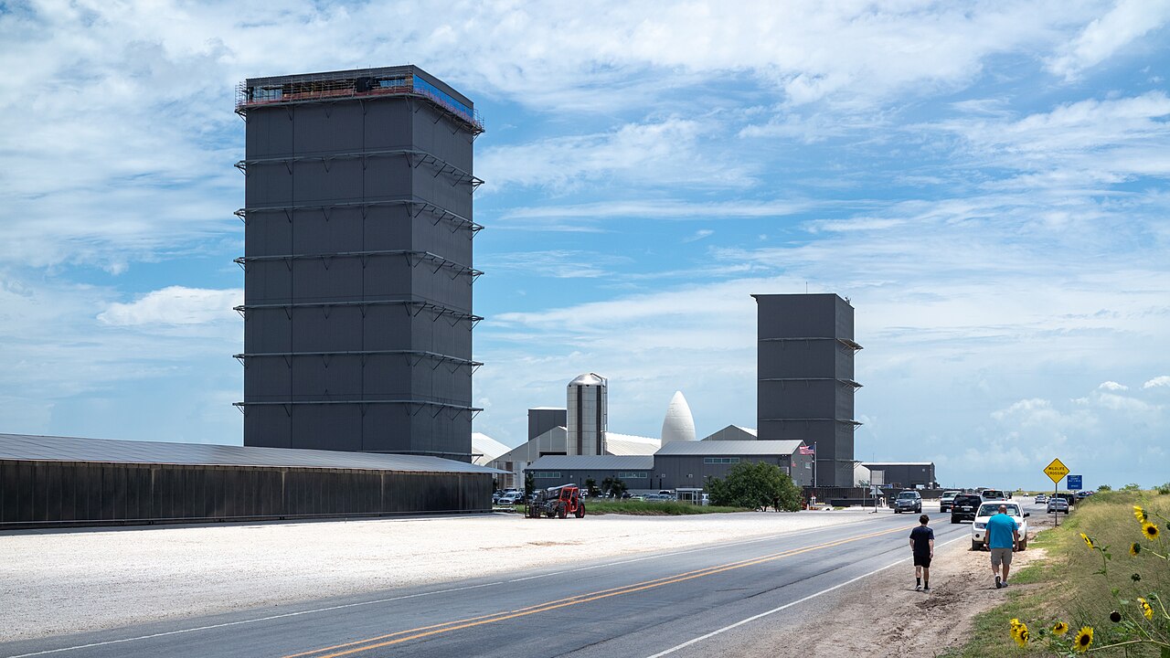 Musk Predicts $1 Trillion in Annual Revenue for SpaceX; Analysts Disagree