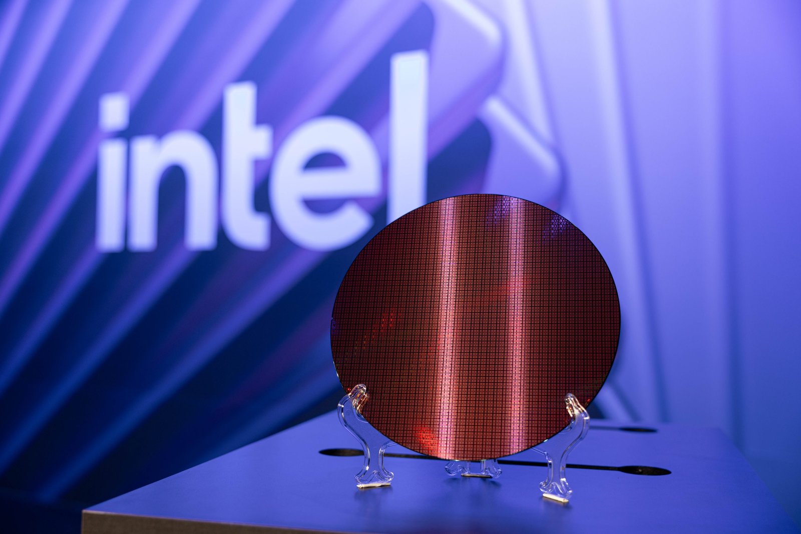 SK Hynix Weighs Japan Fab, Hands HBM Base Dies to Intel Foundry