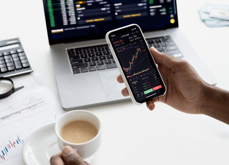 SoftBank Raises ¥1 Trillion From Japanese Households at Double the Going Rate