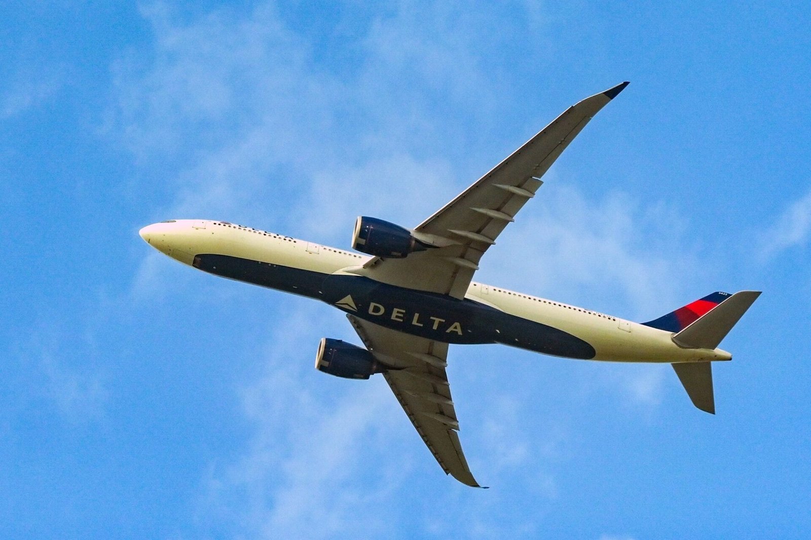 A Bomb Threat, an Empty Jet, and a Quiet Morning at Ben Gurion