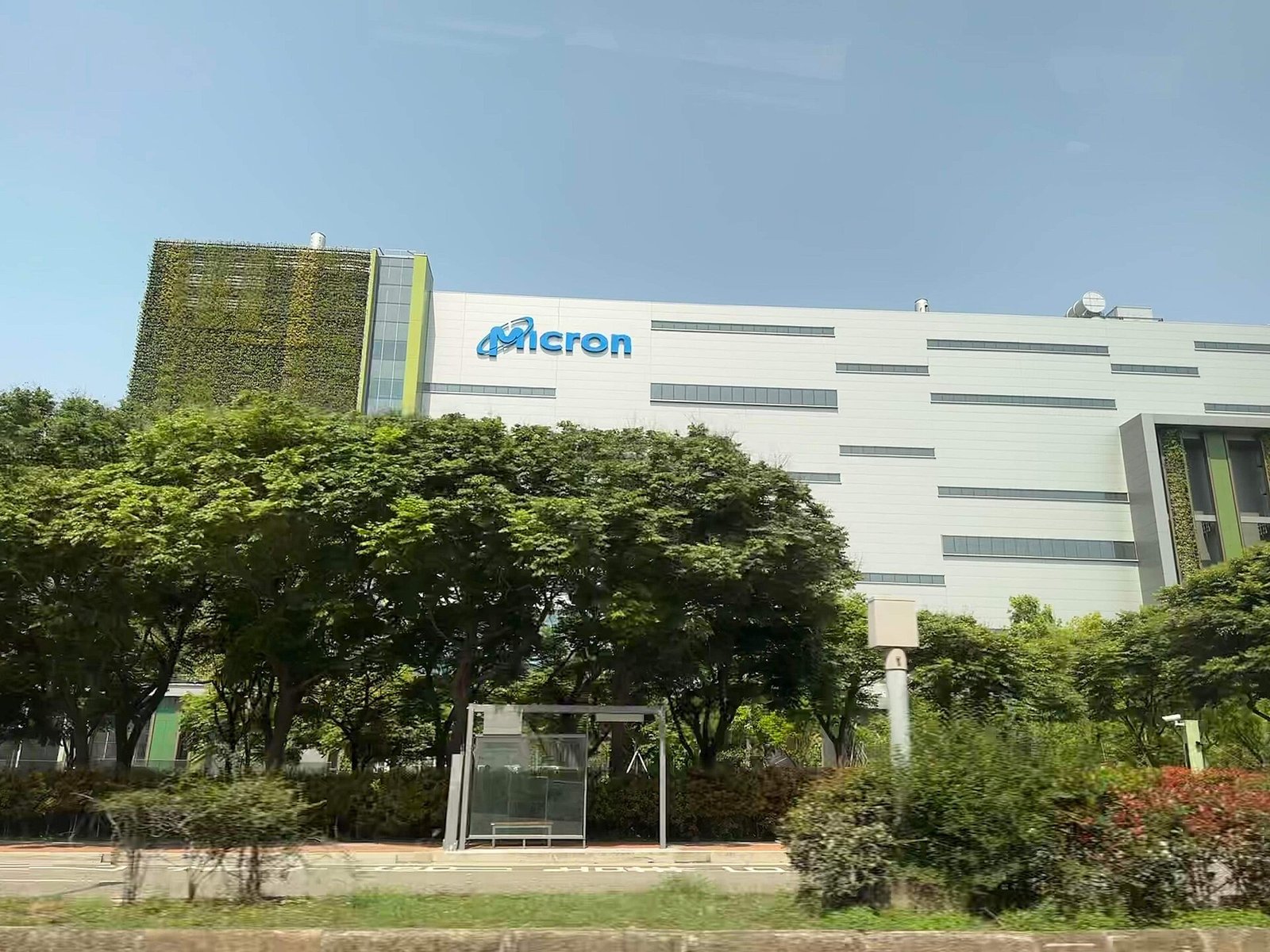 Micron’s Record Quarter Gives Way to a Spending Warning
