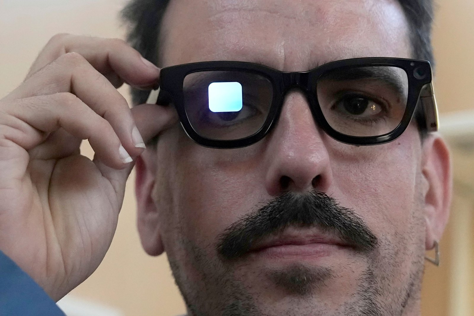 Norway Moves to Ban AI Glasses in Public Spaces
