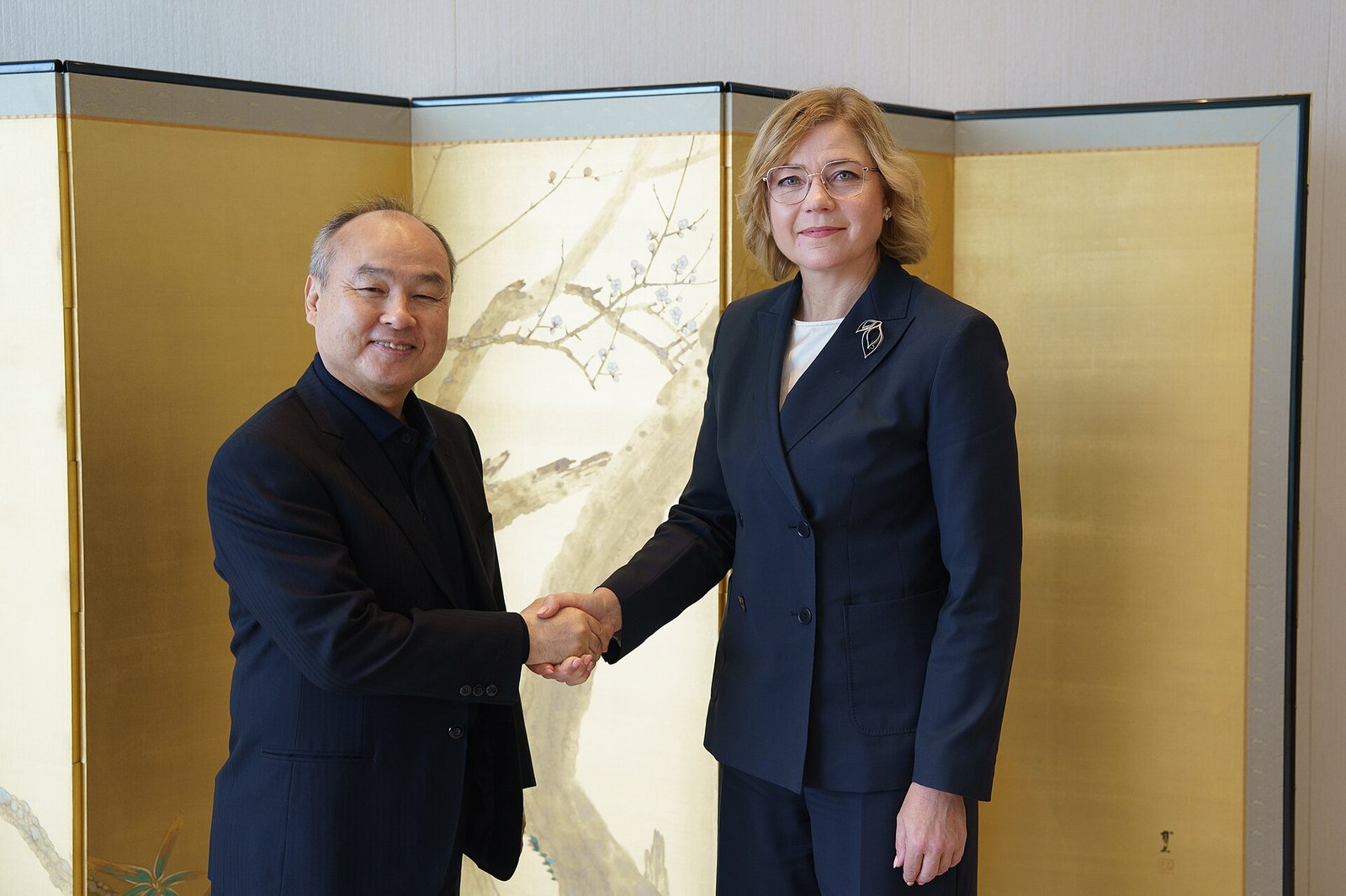 SoftBank’s Masayoshi Son Sounds a Rare Warning on AI