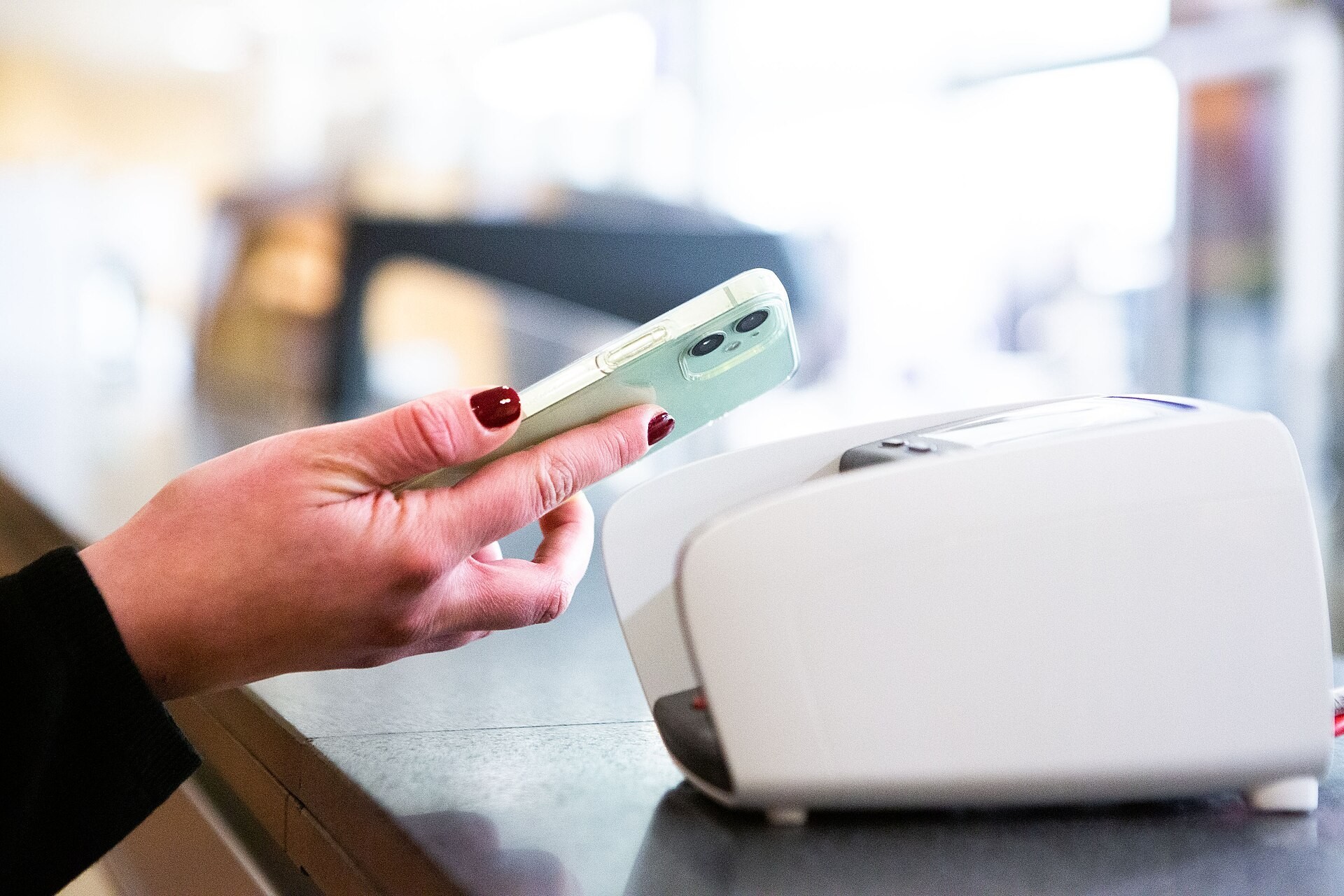 Britain Tells Apple to Open the Tap-to-Pay Chip